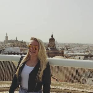 Meet your Posher, Caroline